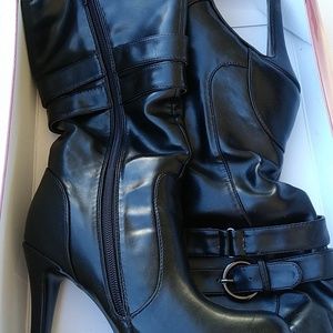 Torta Caliente, Black boots, 5 1/2
